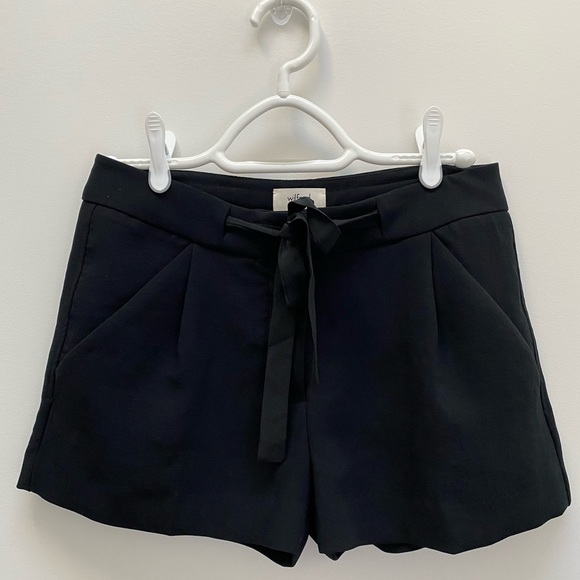 EUC Wilfred Exergue Shorts - Picture 1 of 4